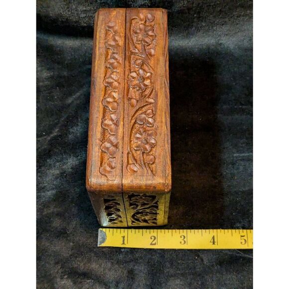 Hand carved trinket box with MOP inlay. 6x4 in excellent condition - Picture 4 of 8